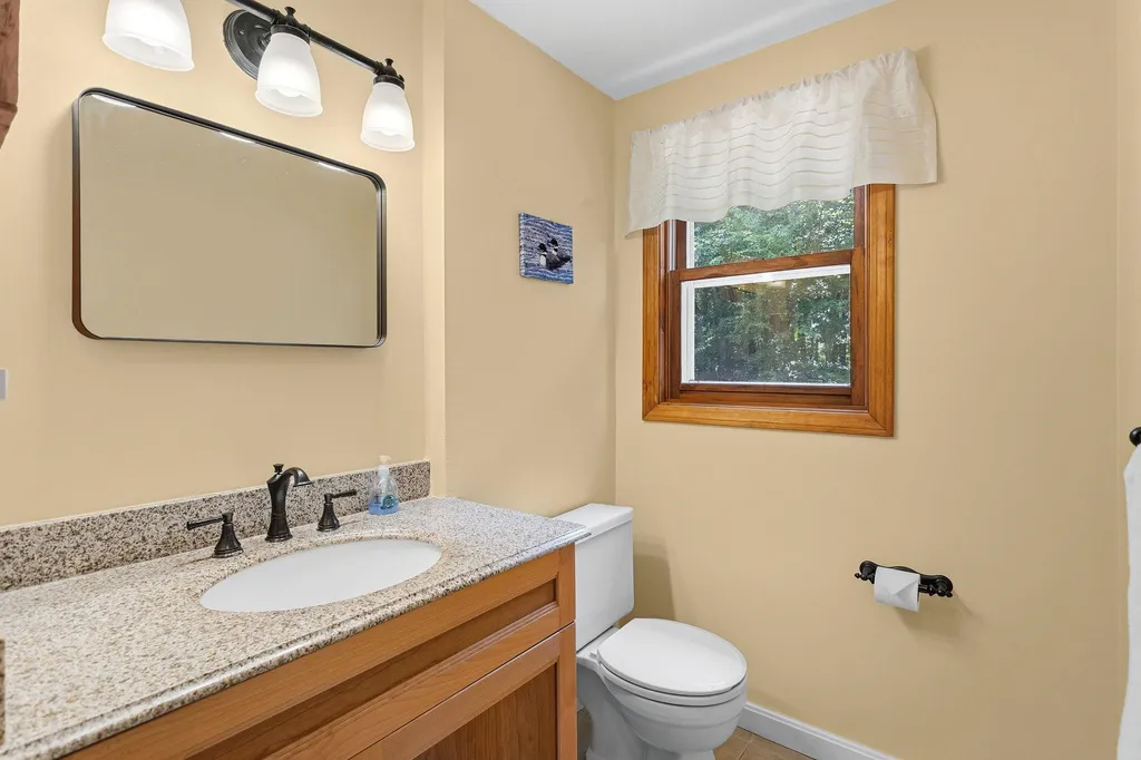 77 Tsienneto Road Derry NH 03038