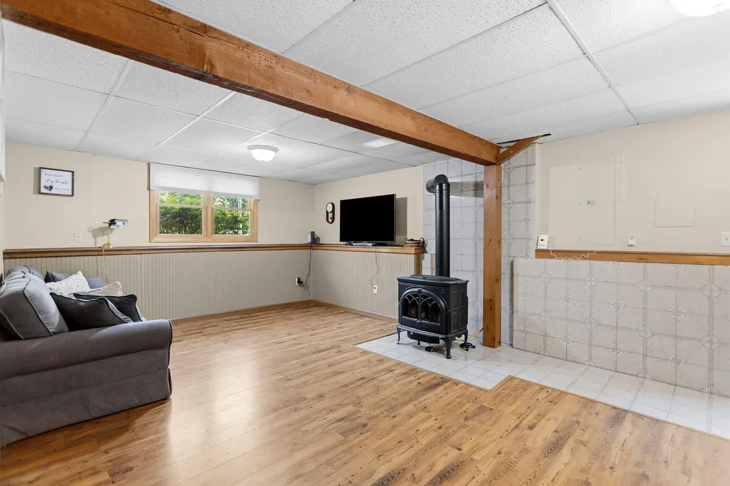 77 Tsienneto Road Derry NH 03038