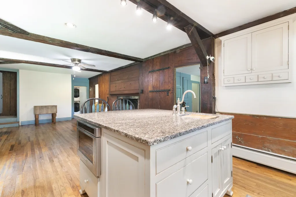 85 Brown's Road Newfane VT 05345