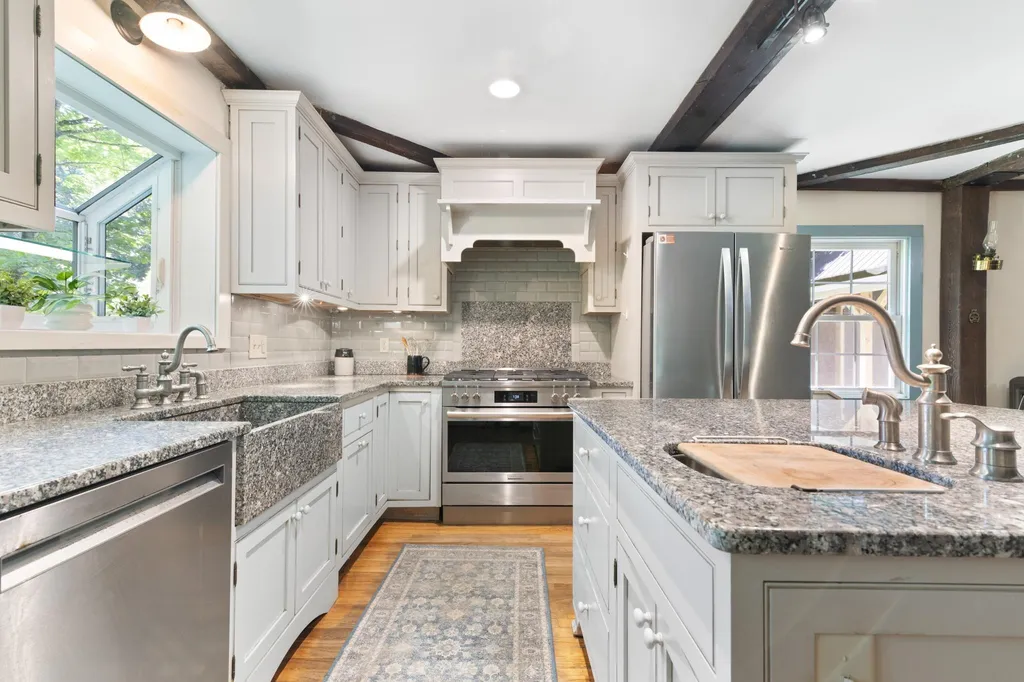 85 Brown's Road Newfane VT 05345