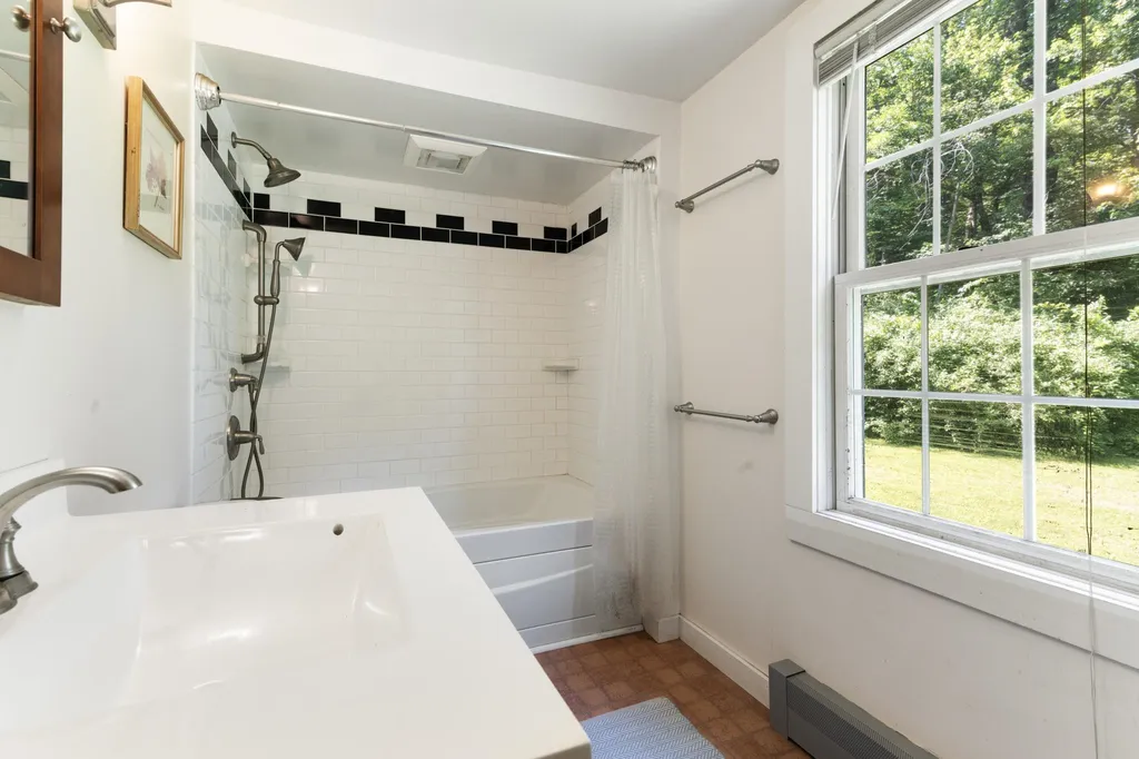 85 Brown's Road Newfane VT 05345