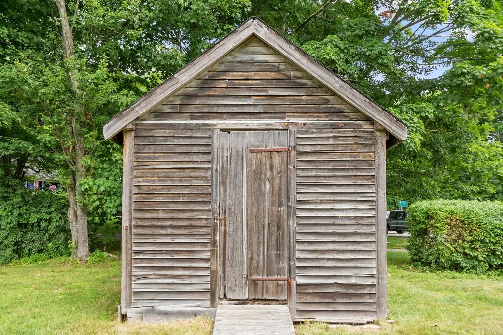 88 Post Road North Hampton NH 03862
