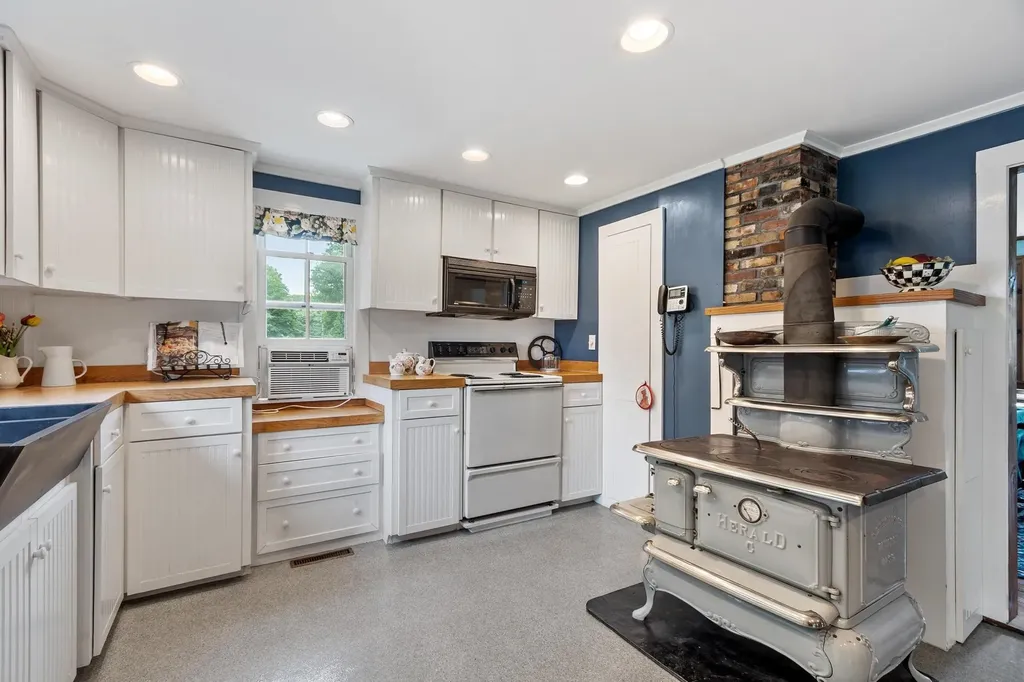 88 Post Road North Hampton NH 03862