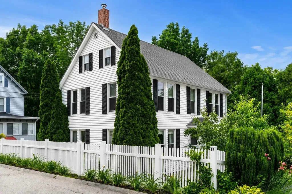 17 Cliff Street Somersworth NH 03878