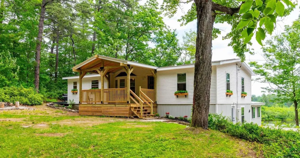 60 Brookside Avenue Albany NH 03818