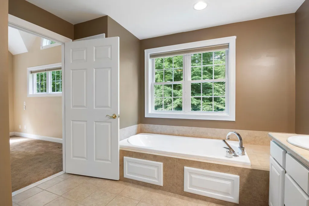 29 Vineyard Drive Stratham NH 03885