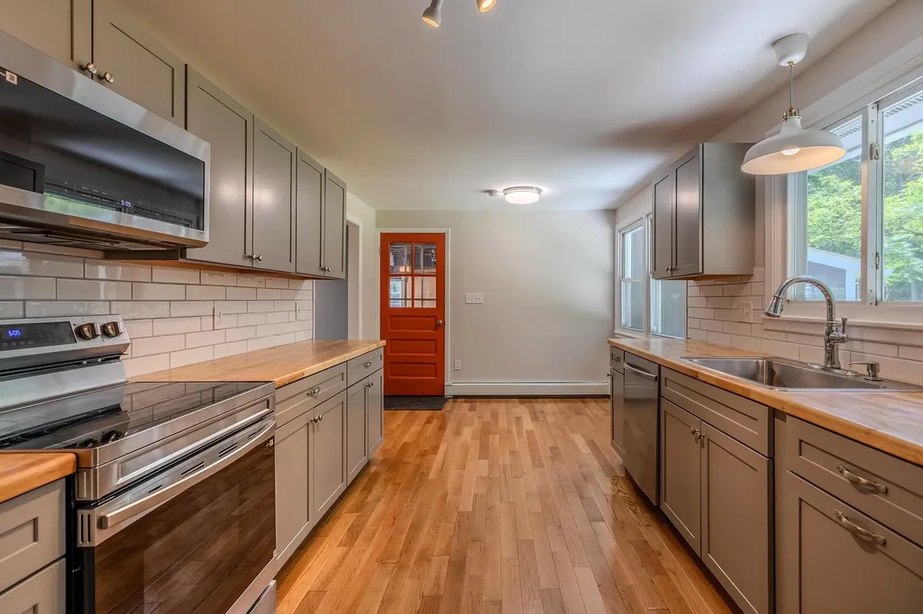 107 Colbrook Drive Arlington VT 05250