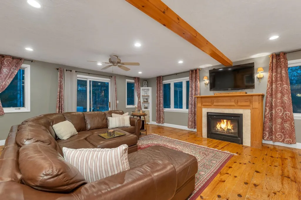 138 Summit Avenue Gilford NH 03249