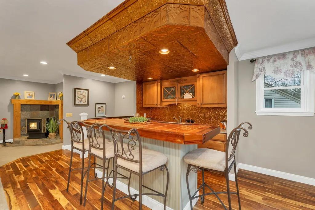 138 Summit Avenue Gilford NH 03249
