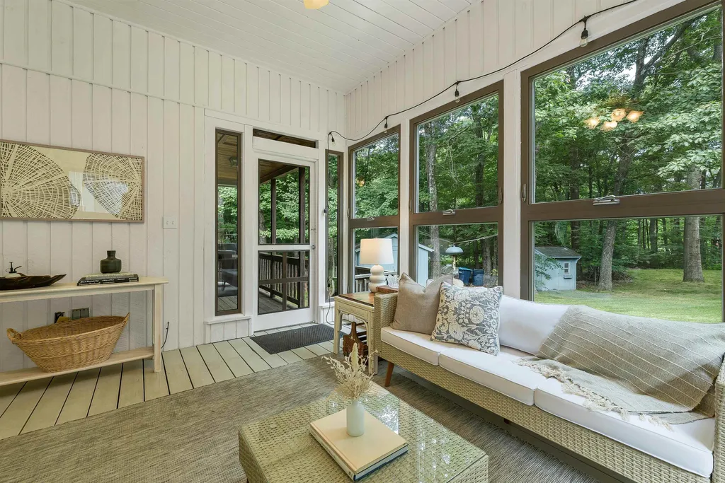 43 Redfield Circle Derry NH 03038