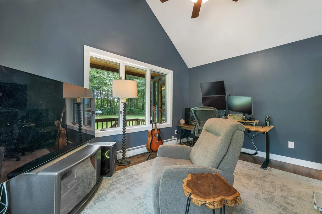 43 Redfield Circle Derry NH 03038