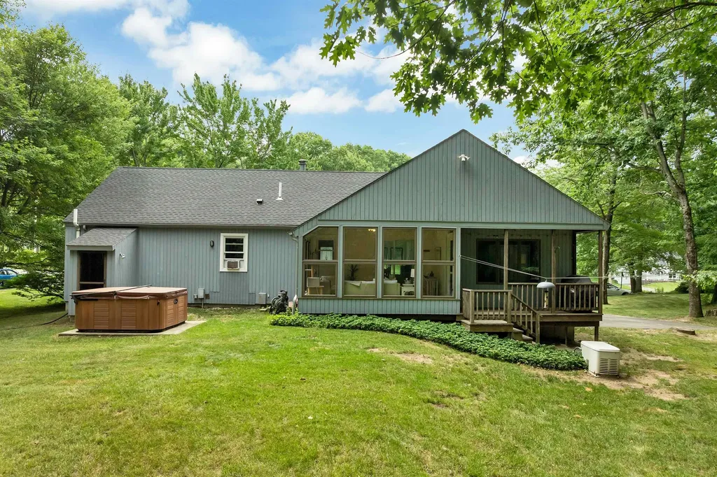 43 Redfield Circle Derry NH 03038