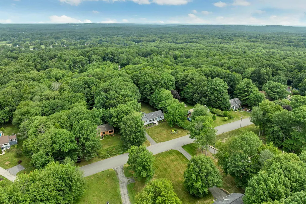 43 Redfield Circle Derry NH 03038