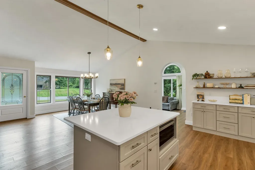 43 Redfield Circle Derry NH 03038