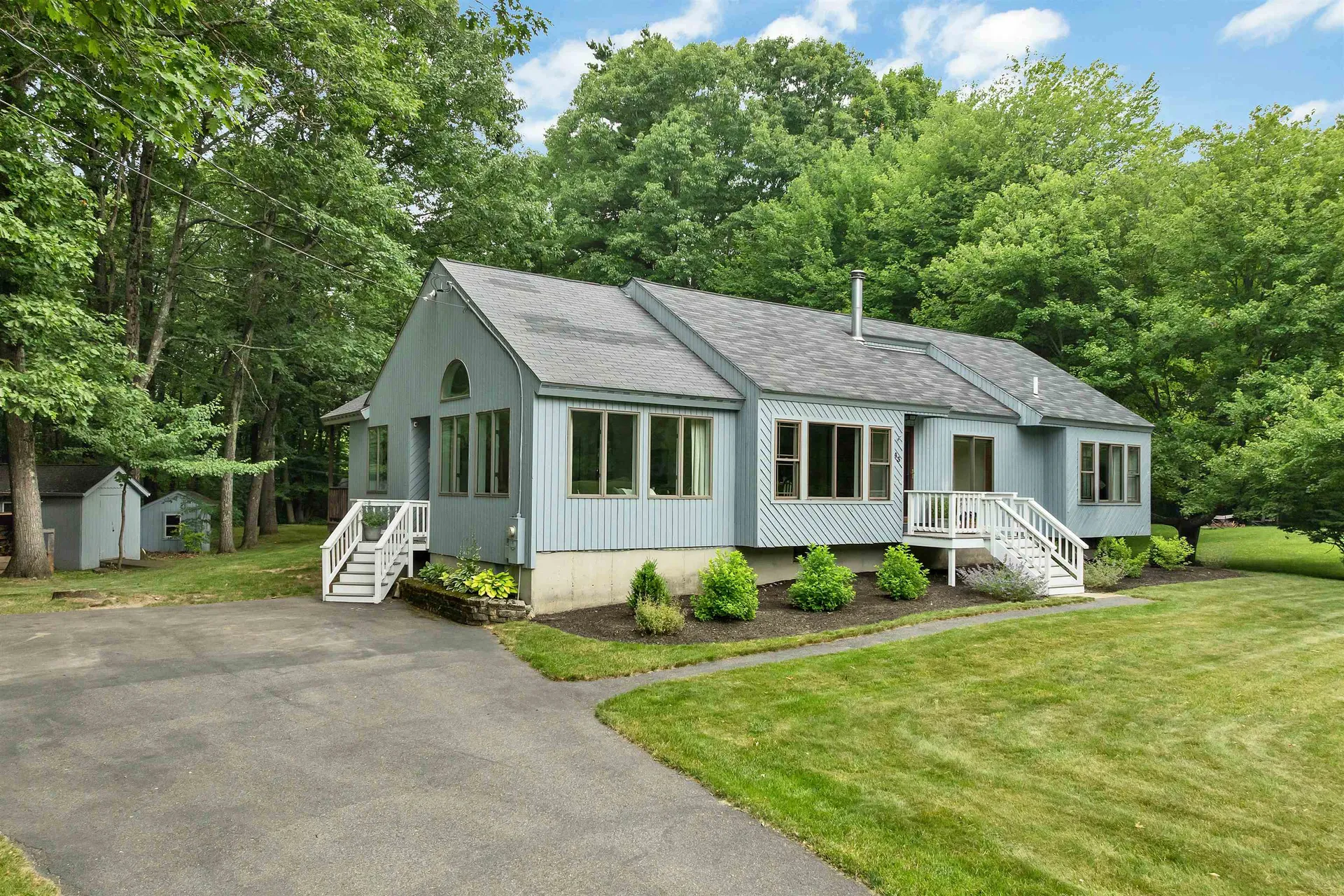 43 Redfield Circle Derry NH 03038