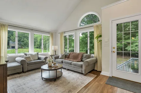 43 Redfield Circle Derry NH 03038