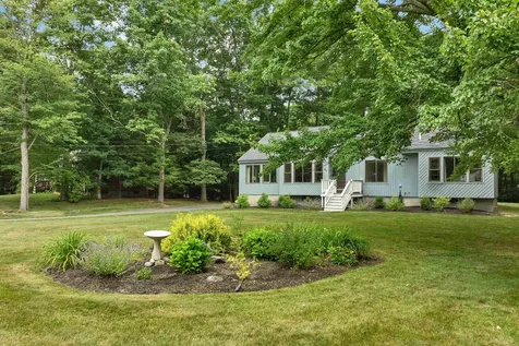 43 Redfield Circle Derry NH 03038