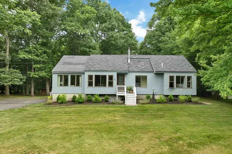 43 Redfield Circle Derry NH 03038