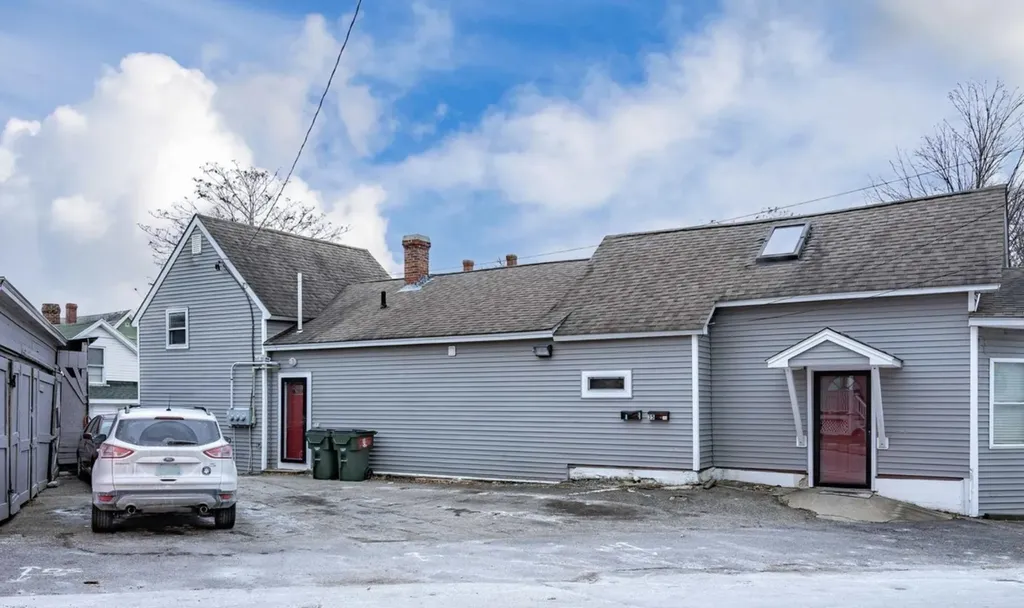 37 Dutton Street Manchester NH 03104