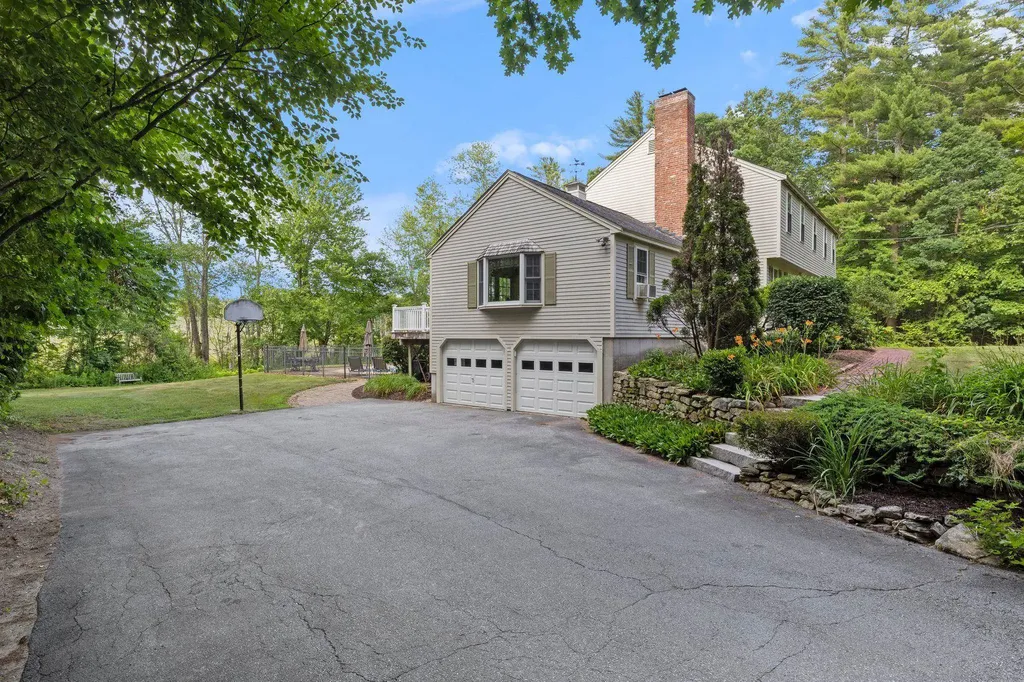 26 Williamsburg Road Amherst NH 03031