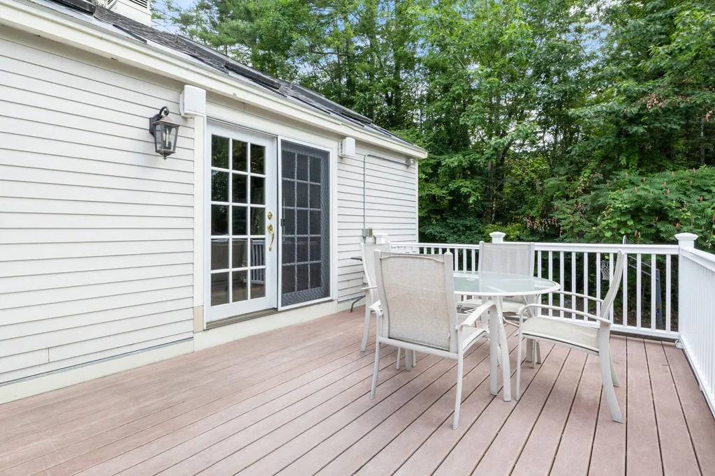 26 Williamsburg Road Amherst NH 03031