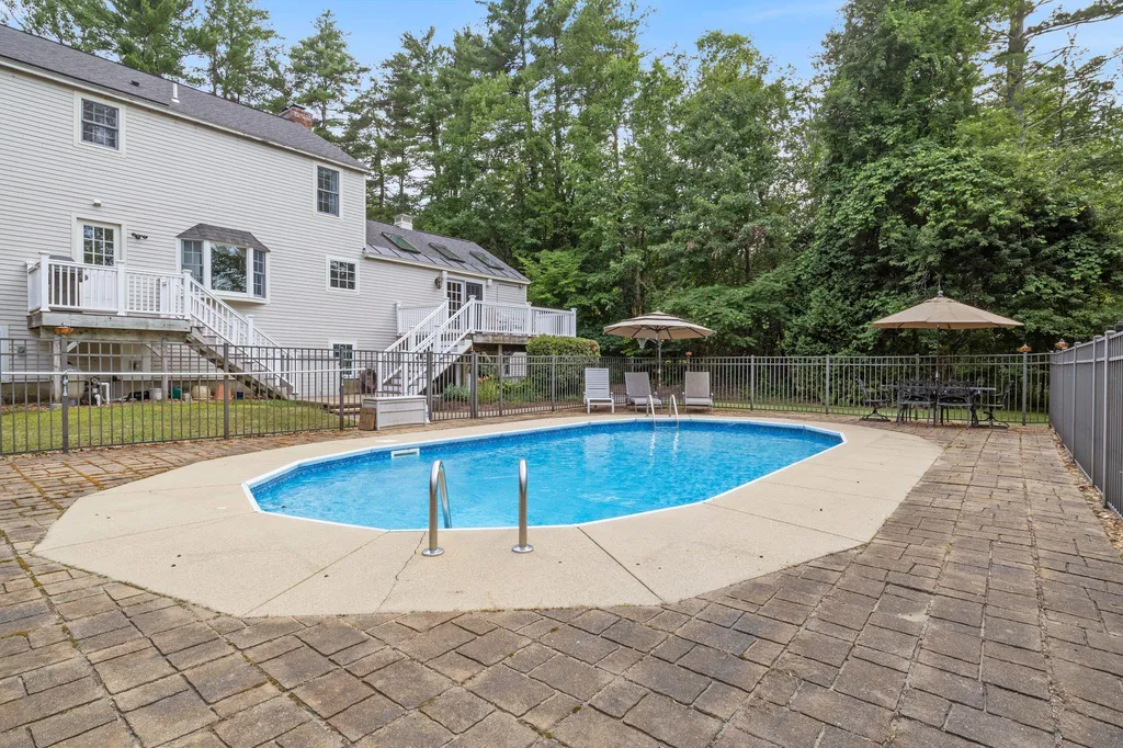 26 Williamsburg Road Amherst NH 03031