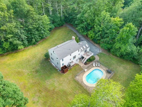 26 Williamsburg Road Amherst NH 03031