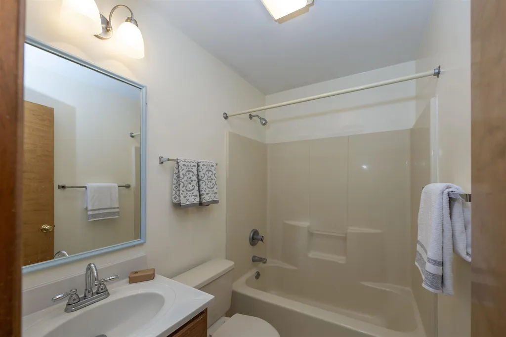 100 Riverside Lane Royalton VT 05068
