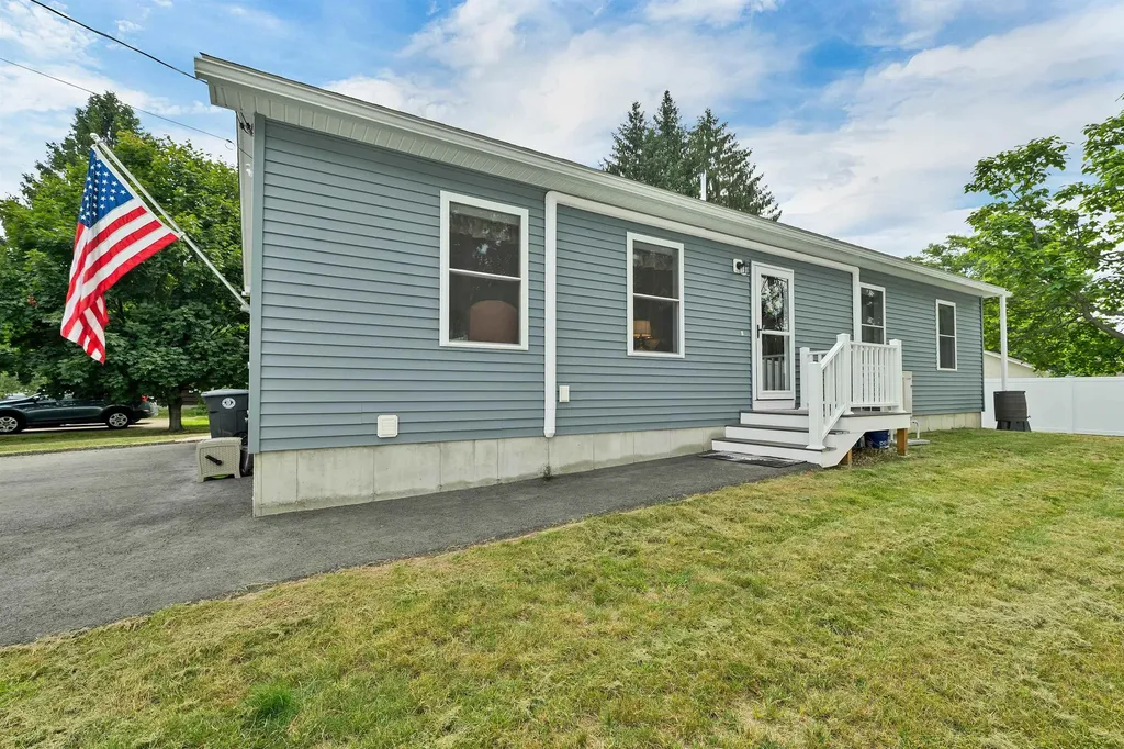 3 Carver Street Franklin NH 03235