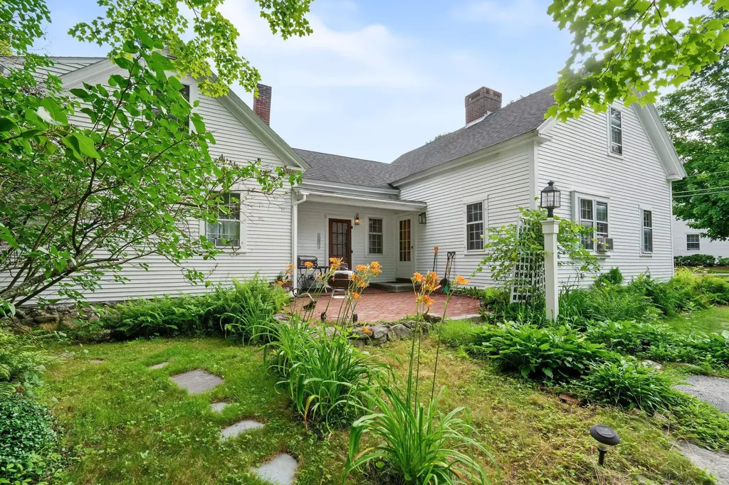 7 Bennington Road Hancock NH 03449