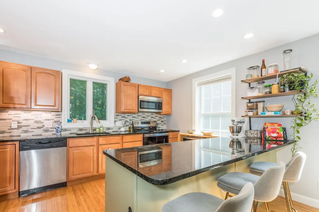 12 Woodside Road Durham NH 03824
