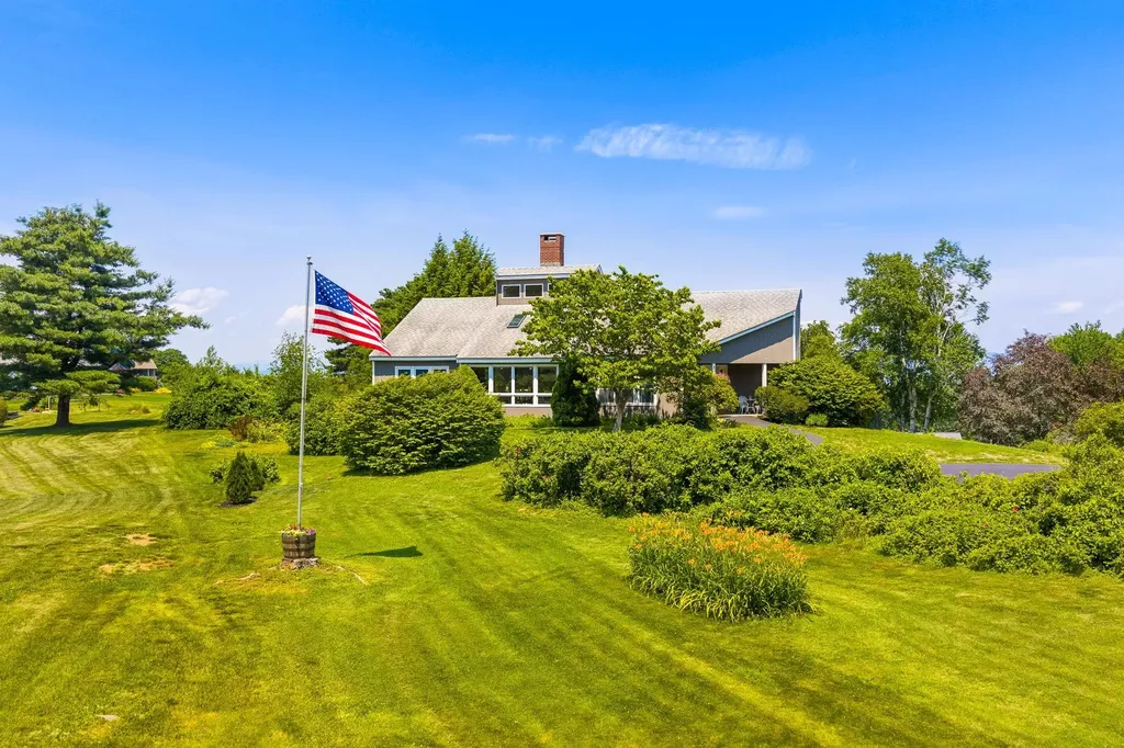 6 Beacon Hill Road Gilford NH 03249