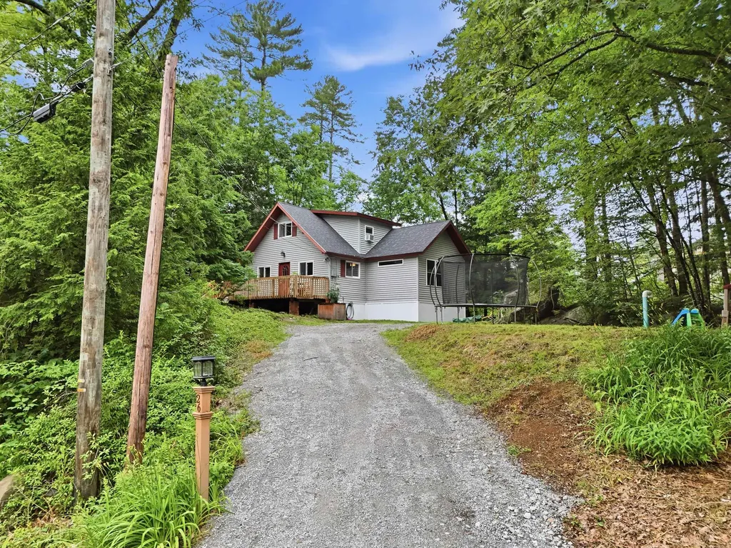26 Bobolink Lane Hillsborough NH 03244