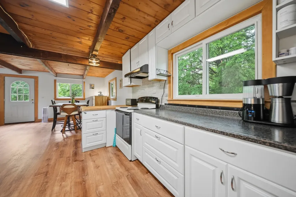 26 Bobolink Lane Hillsborough NH 03244