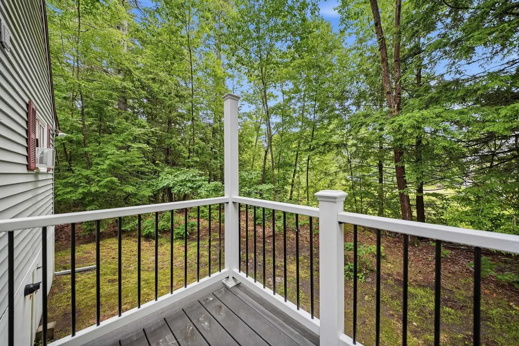 26 Bobolink Lane Hillsborough NH 03244