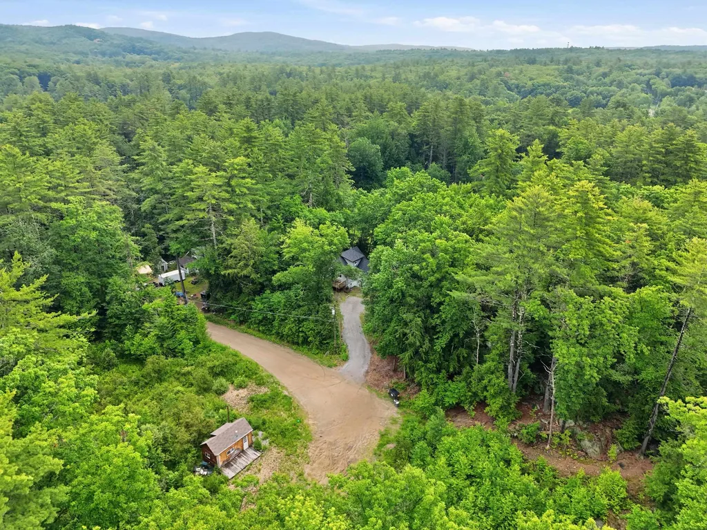 26 Bobolink Lane Hillsborough NH 03244