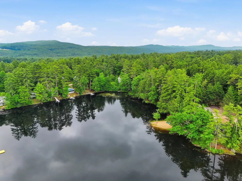 26 Bobolink Lane Hillsborough NH 03244