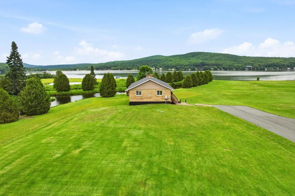 261 Song Bird Drive Canaan VT 05903