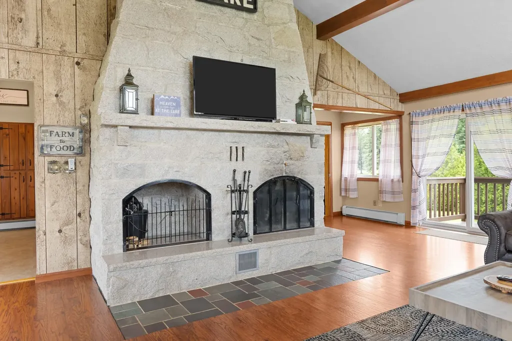 261 Song Bird Drive Canaan VT 05903