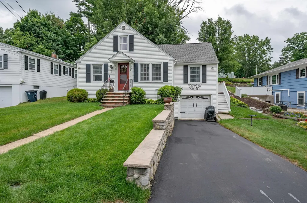 21 Charlotte Avenue Nashua NH 03064