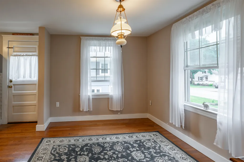 21 Charlotte Avenue Nashua NH 03064