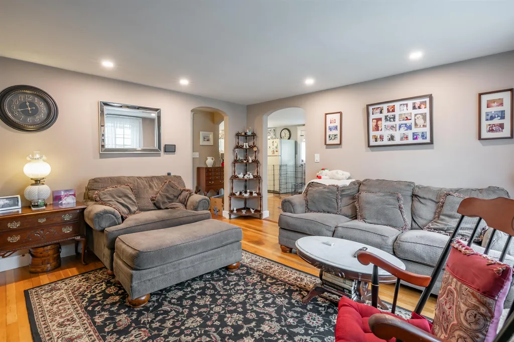 21 Charlotte Avenue Nashua NH 03064