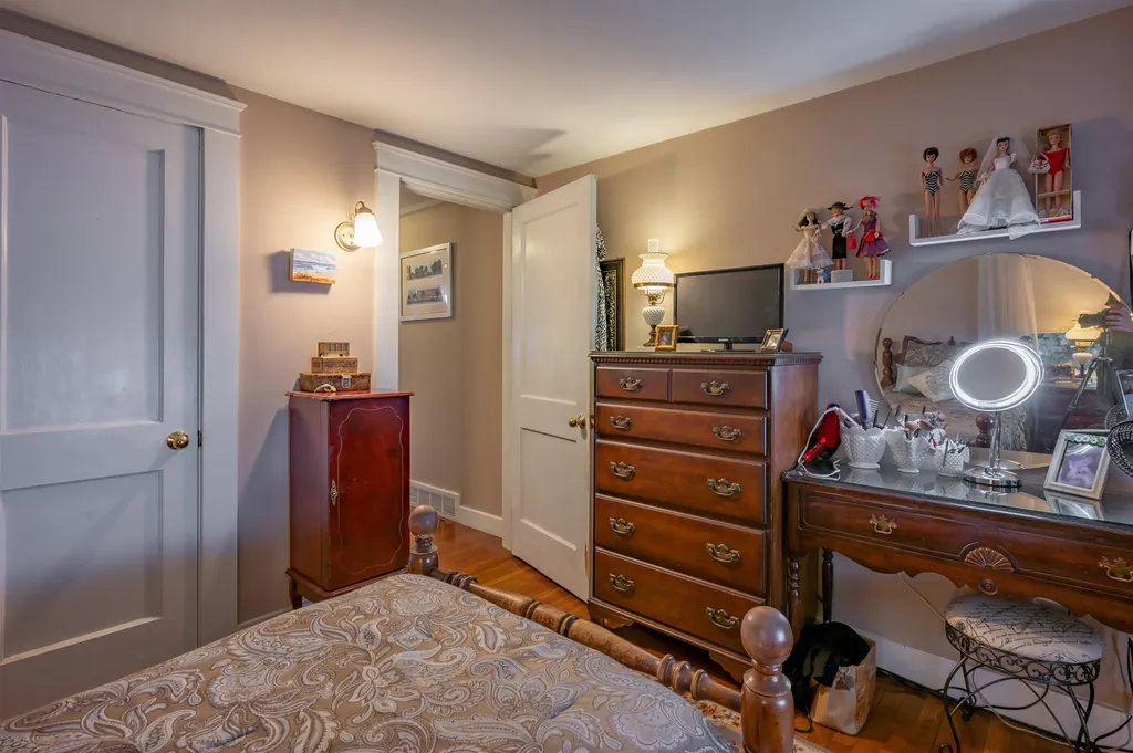 21 Charlotte Avenue Nashua NH 03064