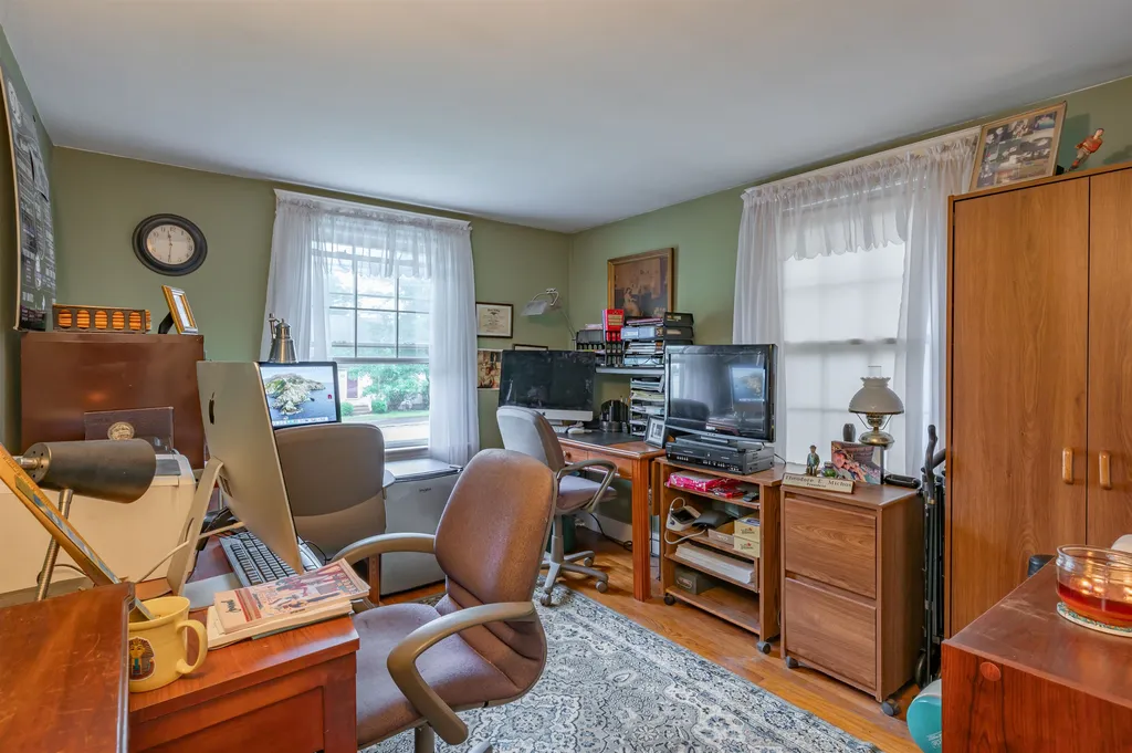 21 Charlotte Avenue Nashua NH 03064