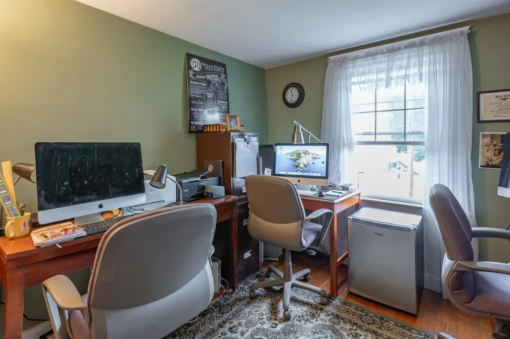 21 Charlotte Avenue Nashua NH 03064