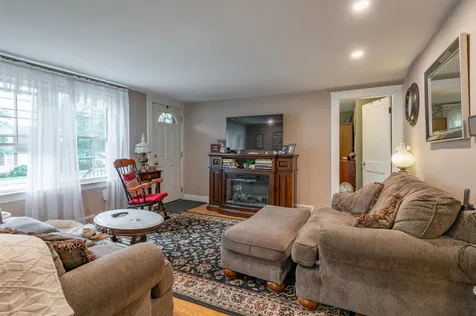 21 Charlotte Avenue Nashua NH 03064