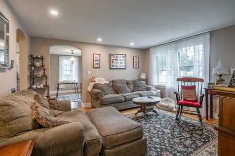 21 Charlotte Avenue Nashua NH 03064