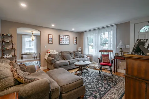 21 Charlotte Avenue Nashua NH 03064