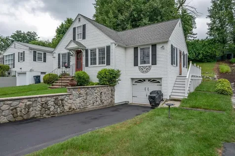 21 Charlotte Avenue Nashua NH 03064