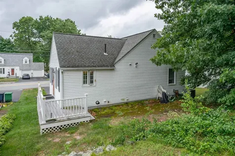 21 Charlotte Avenue Nashua NH 03064